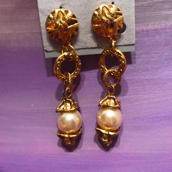 NWT Vintage Gold Drop Earrings Screw Back Clip On - Picture 2 of 6